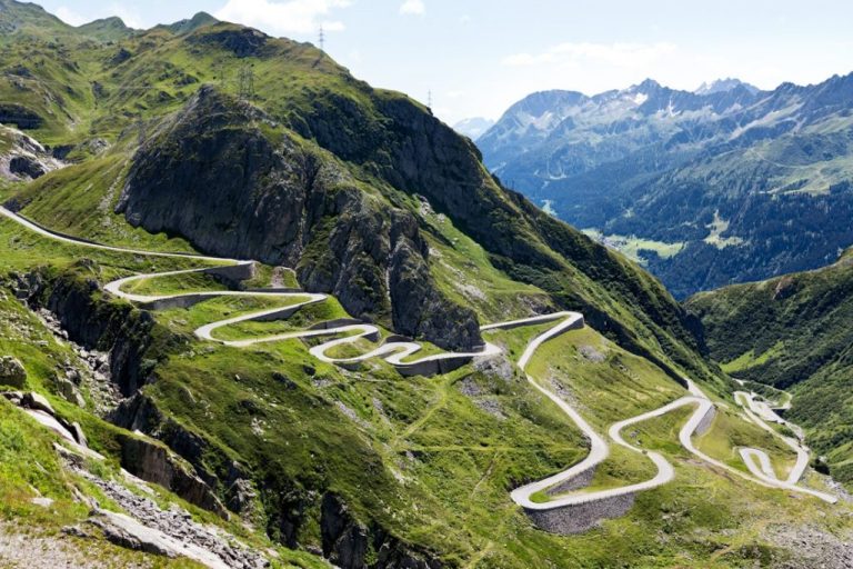 Exploring Switzerland by Bike: Best Cycling Routes in the Swiss Alps